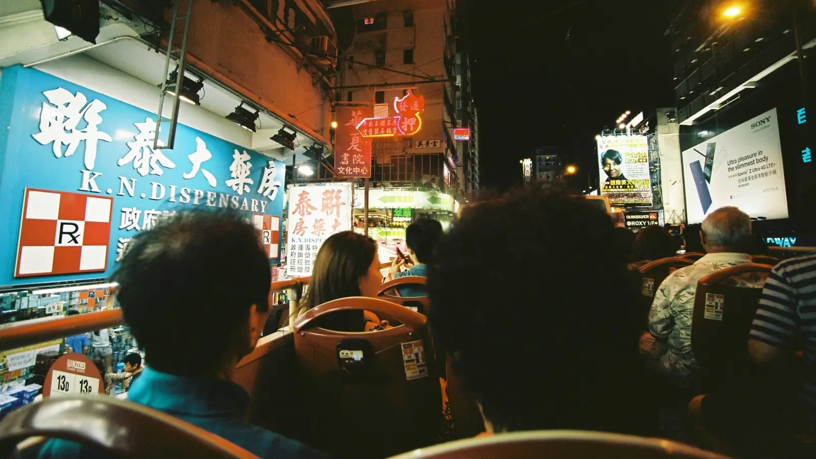 이층버스에서-바라-본-홍콩의-밤거리